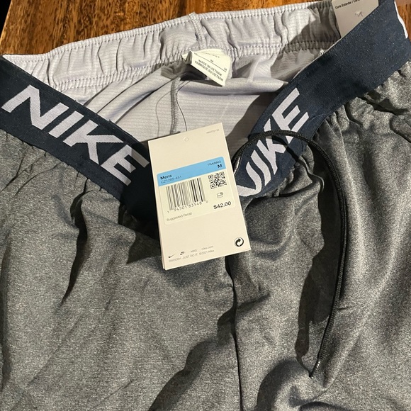 Nike charcoal grey NWT shorts - Picture 2 of 4